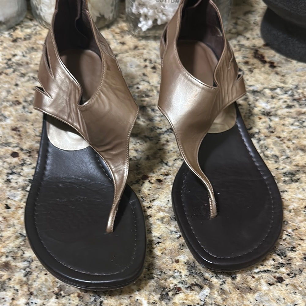 Sale!Donald J. Pliner Gold and Black Sandals with Metallic Straps. Used Sandals.